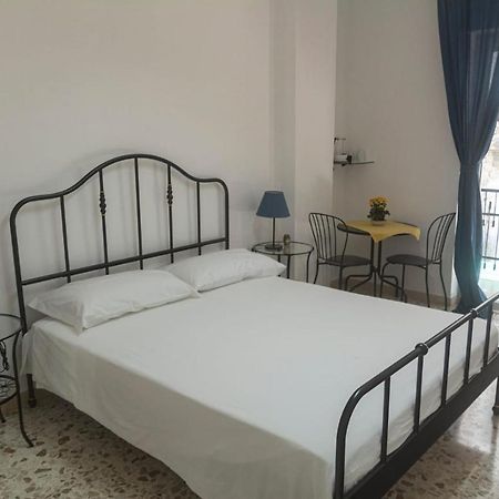 Alvarez De Toledo Bed and Breakfast Napels Buitenkant foto