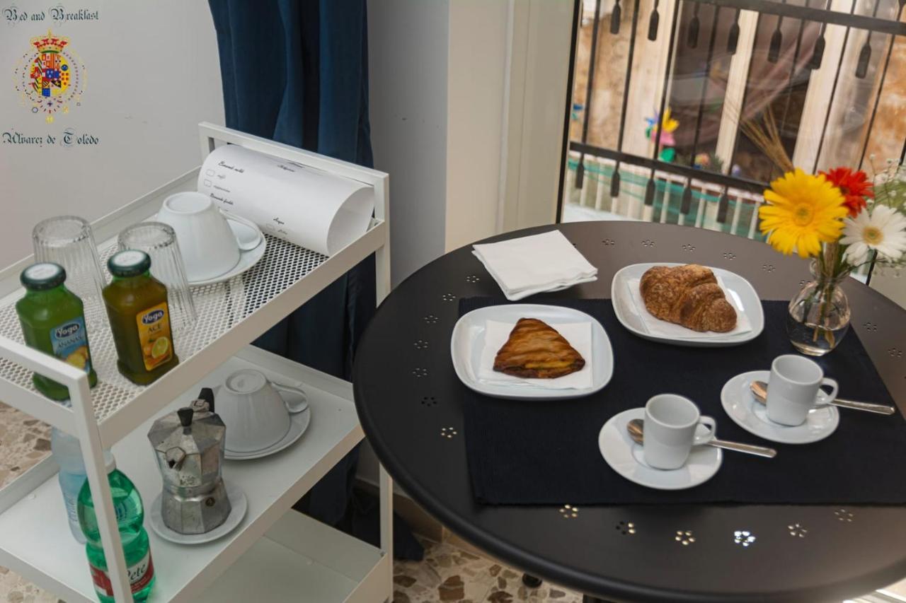 Alvarez De Toledo Bed and Breakfast Napels Buitenkant foto