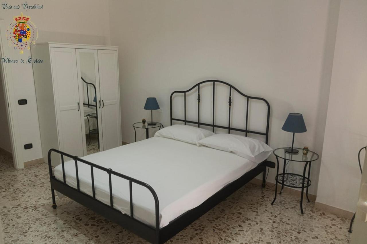 Alvarez De Toledo Bed and Breakfast Napels Buitenkant foto