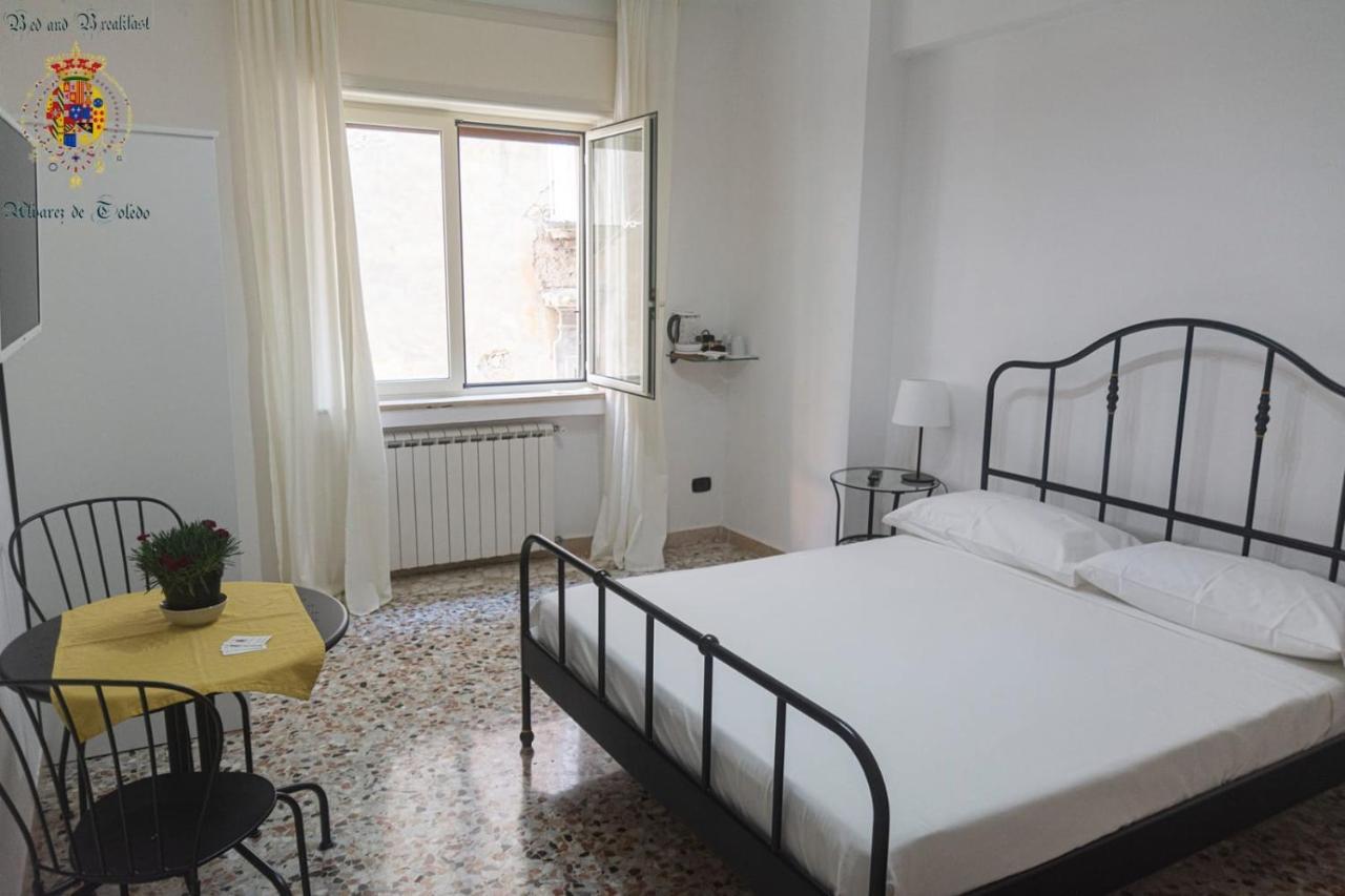 Alvarez De Toledo Bed and Breakfast Napels Buitenkant foto