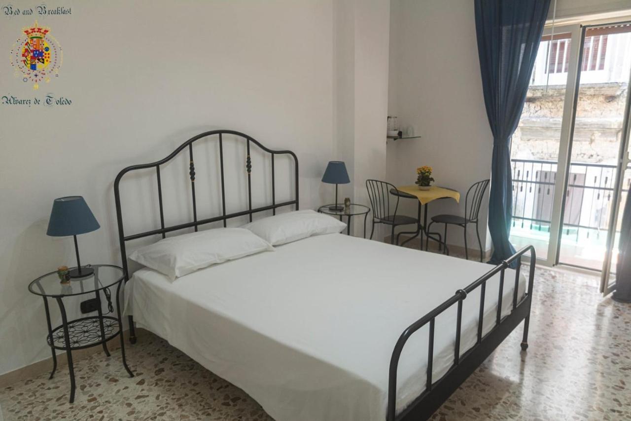 Alvarez De Toledo Bed and Breakfast Napels Buitenkant foto